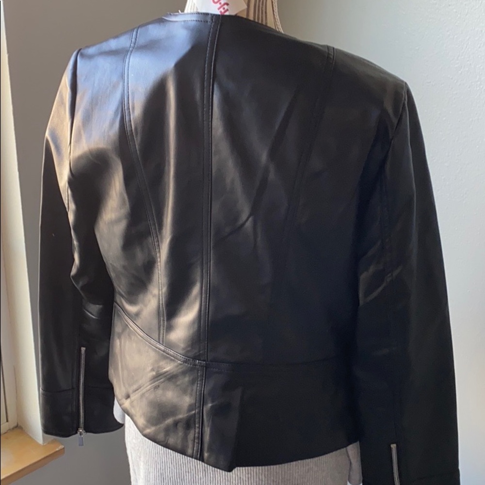 Tahari jacket. - Picture 4 of 5